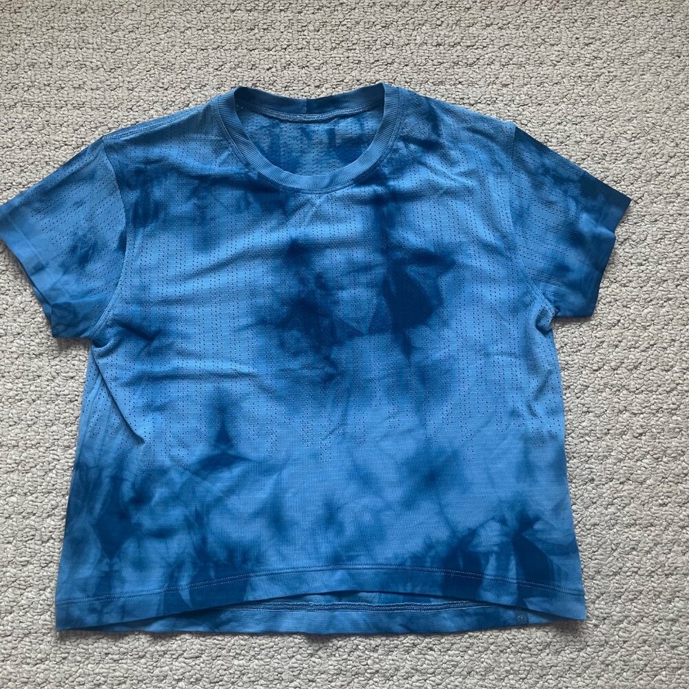 Lululemon Ultralight Waist-Length T-Shirt Size 4 Tie Die Blue